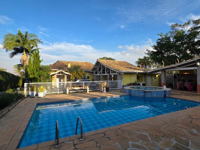 Casa com 1050m² 3 quartos e 7 banheiros, à venda, no bairro Chácara das Rosas em Cotia