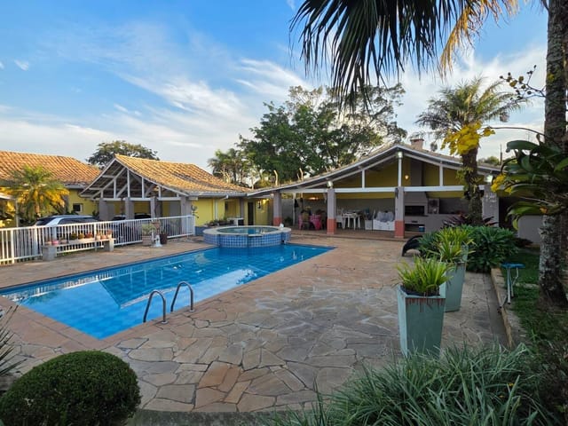 Casa com 1050m² 3 quartos e 7 banheiros, à venda, no bairro Chácara das Rosas em Cotia