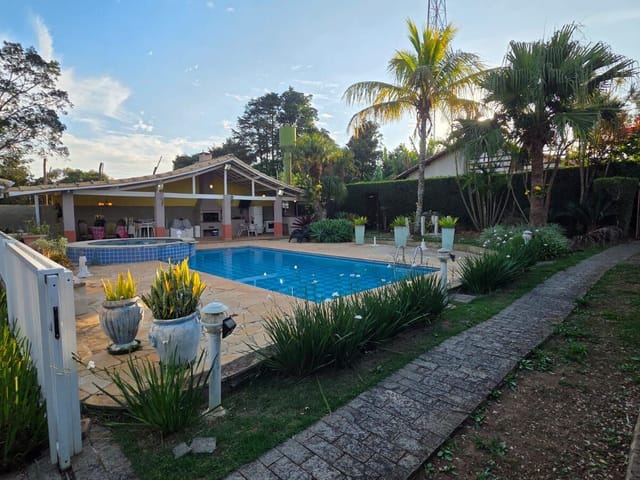 Casa com 1050m² 3 quartos e 7 banheiros, à venda, no bairro Chácara das Rosas em Cotia