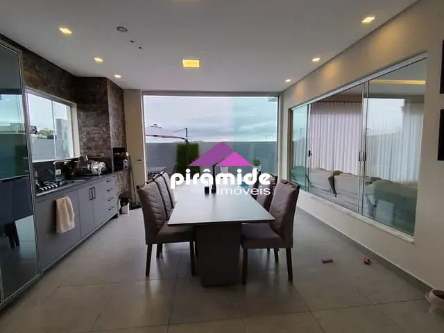 Casa com 252m² 3 quartos e 5 banheiros, à venda, no bairro Condomínio Residencial Mantiqueira em São José dos Campos
