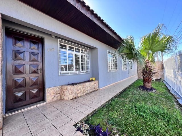 Locação - Casa Residencial / Comercial, 5 quartos sendo 1 suíte, 4 vagas, Edícula com churrasqueira, Colônia Dona Luiza.