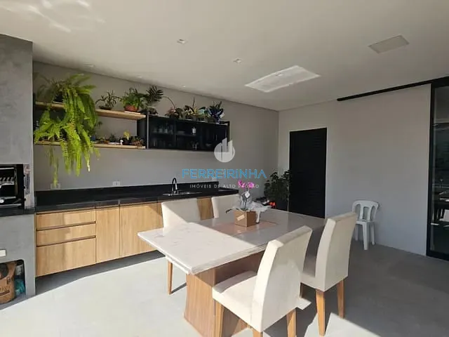 Casa com 256m² 3 quartos e 3 banheiros, à venda, no bairro Urbanova em São José dos Campos
