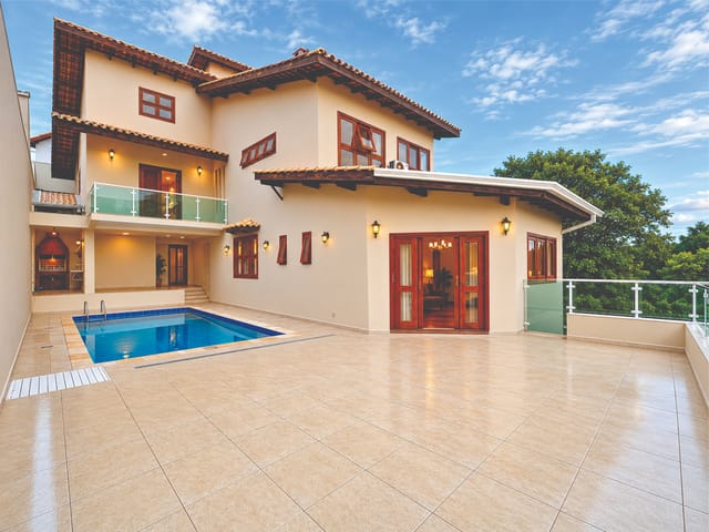 Casa com 479m² 4 quartos e 6 banheiros, à venda, no bairro Terras do Madeira em Carapicuíba