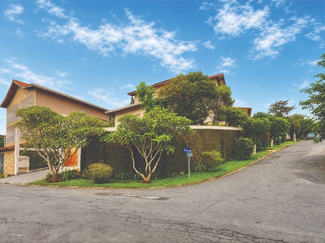 Casa com 479m² 4 quartos e 6 banheiros, à venda, no bairro Terras do Madeira em Carapicuíba