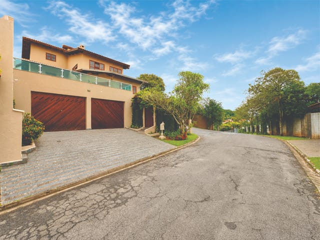 Casa com 479m² 4 quartos e 6 banheiros, à venda, no bairro Terras do Madeira em Carapicuíba