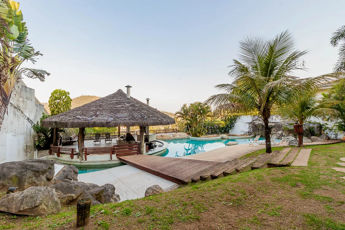 Casa para venda em Alphaville com 7 quartos, sendo 5 suítes, 1,500m²