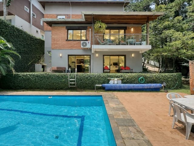 Casa com 733m² 4 quartos e 6 banheiros, à venda, no bairro São Paulo II em Cotia