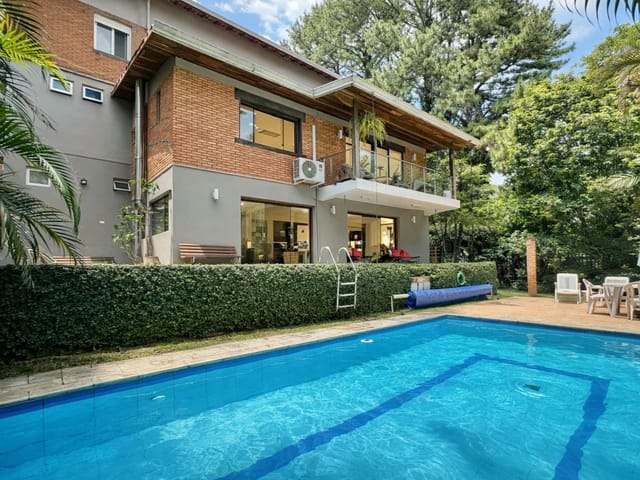 Casa com 733m² 4 quartos e 6 banheiros, à venda, no bairro São Paulo II em Cotia