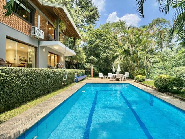 Casa com 733m² 4 quartos e 6 banheiros, à venda, no bairro São Paulo II em Cotia