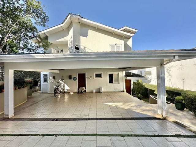 Casa com 828m² 4 quartos e 5 banheiros, à venda, no bairro Vila Santo Antônio em Cotia