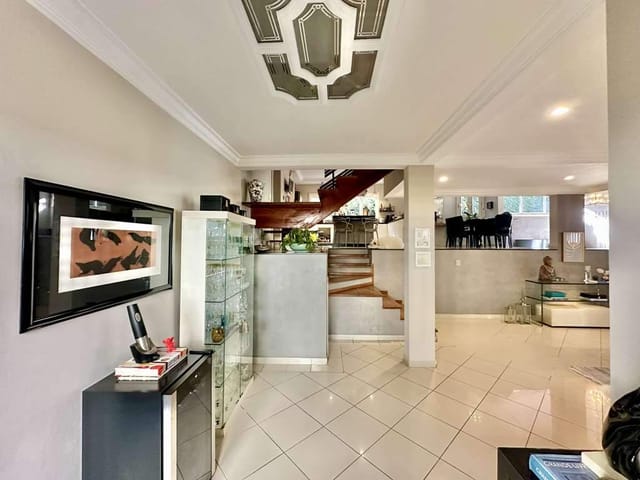 Casa com 828m² 4 quartos e 5 banheiros, à venda, no bairro Vila Santo Antônio em Cotia