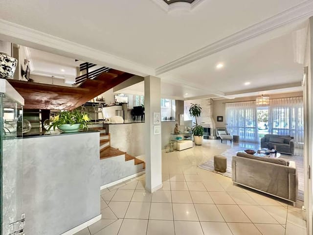 Casa com 828m² 4 quartos e 5 banheiros, à venda, no bairro Vila Santo Antônio em Cotia