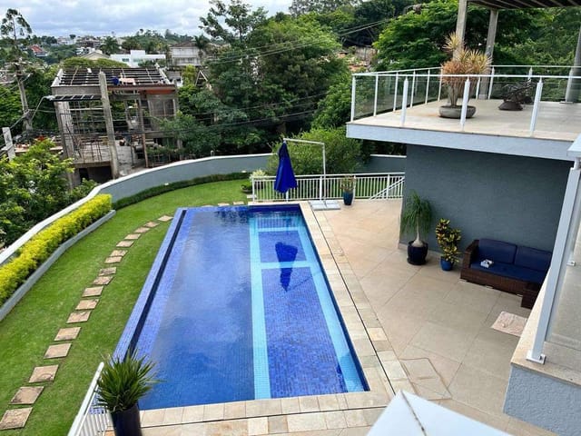 Casa com 710m² 4 quartos e 5 banheiros, à venda, no bairro São Paulo II em Cotia