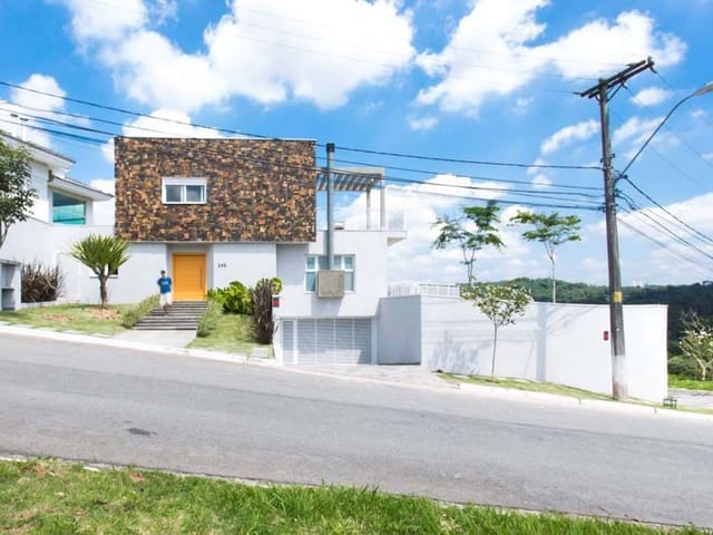 Casa com 710m² 4 quartos e 5 banheiros, à venda, no bairro São Paulo II em Cotia