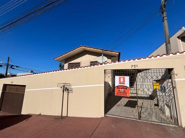 Locação - Casa com 3 quartos, Órfãs.