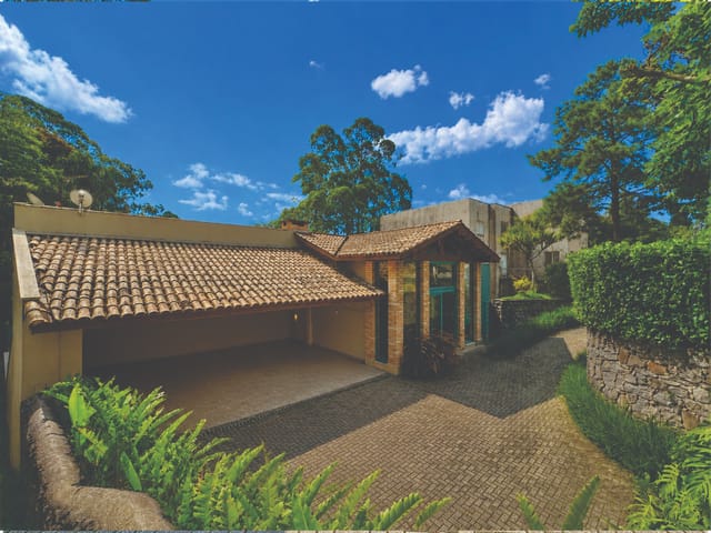 Casa com 823m² 4 quartos e 5 banheiros, à venda, no bairro Jardim Indaiá em Embu das Artes