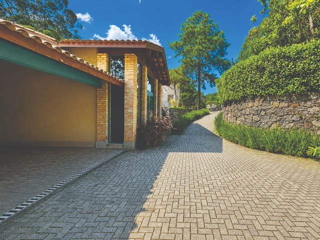 Casa com 823m² 4 quartos e 5 banheiros, à venda, no bairro Jardim Indaiá em Embu das Artes