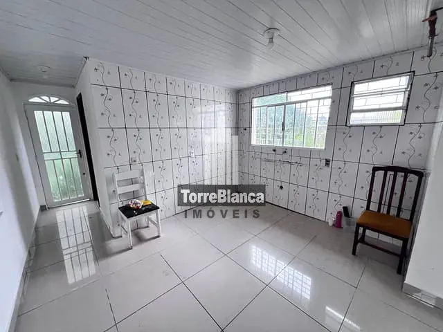 Casa com 784m² 4 quartos e 2 banheiros, à venda, no bairro Uvaranas em Ponta Grossa