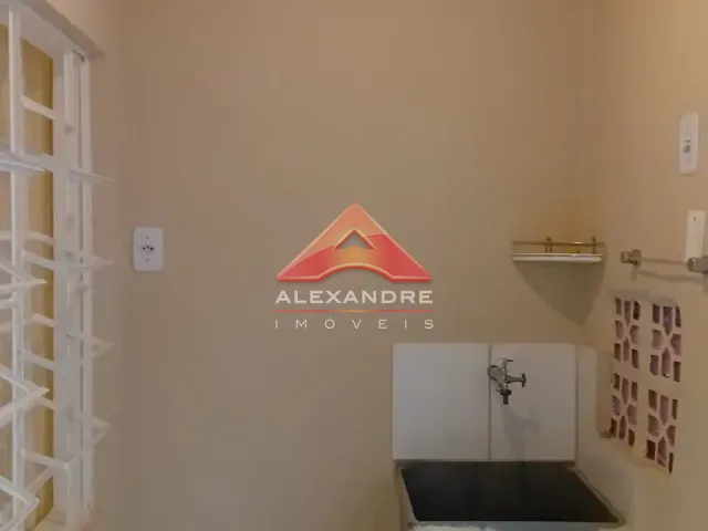 Casa com 250m² 1 quarto e 1 banheiro, para alugar, no bairro Jardim Ismênia em São José dos Campos