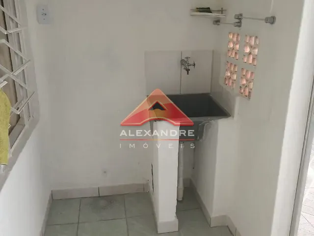 Casa com 250m² 1 quarto e 1 banheiro, para alugar, no bairro Jardim Ismênia em São José dos Campos