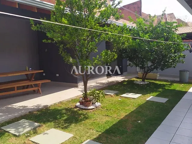 Casa com 200m² 3 quartos e 3 banheiros, à venda, no bairro Jardim Guararapes em Londrina