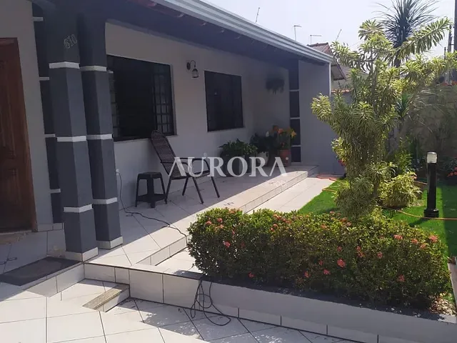 Casa com 200m² 3 quartos e 3 banheiros, à venda, no bairro Jardim Guararapes em Londrina