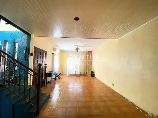 Casa 3 quartos e 4 banheiros, para alugar, no bairro Petrópolis em Porto Alegre