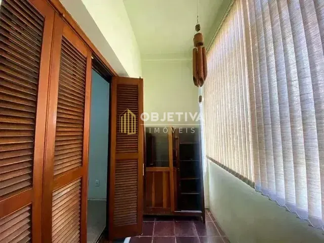 Casa 3 quartos e 4 banheiros, para alugar, no bairro Petrópolis em Porto Alegre