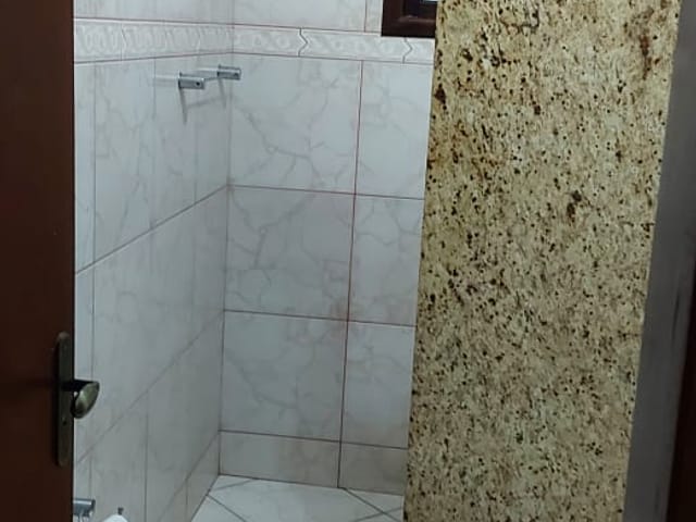 Casa 3 quartos e 2 banheiros, à venda, no bairro Conjunto Residencial Araretama em Pindamonhangaba