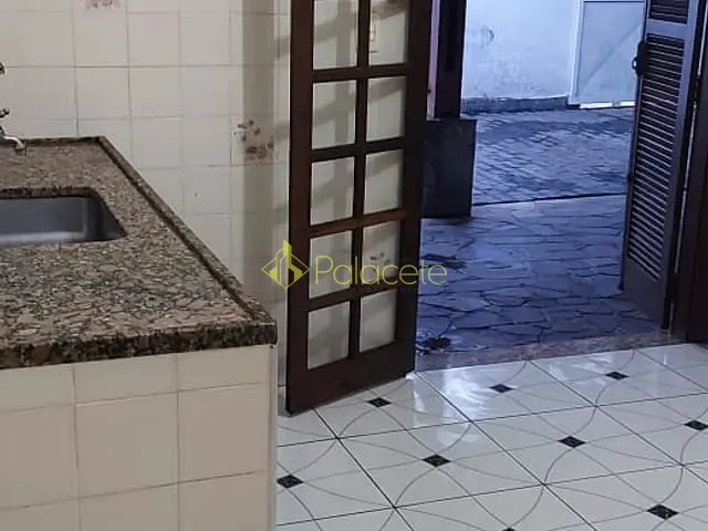 Casa 3 quartos e 2 banheiros, à venda, no bairro Conjunto Residencial Araretama em Pindamonhangaba