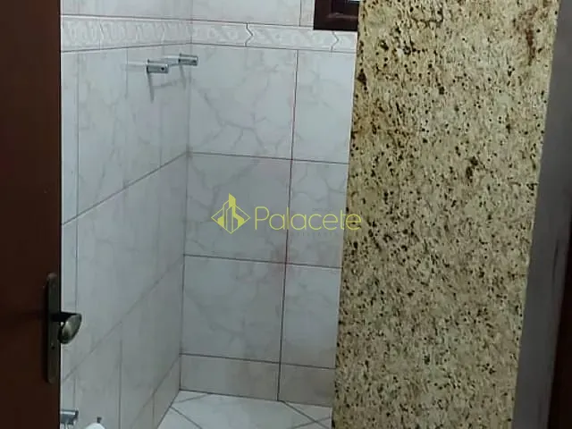 Casa 3 quartos e 2 banheiros, à venda, no bairro Conjunto Residencial Araretama em Pindamonhangaba