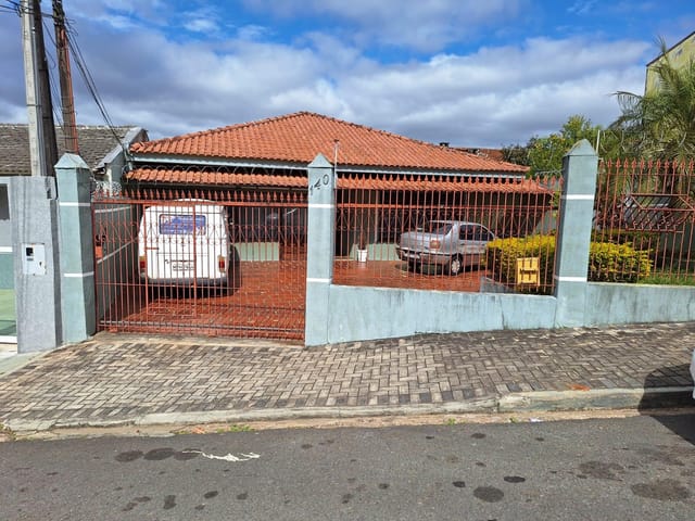 Casa em Alvenaria à Venda com 2 Suítes, Salão de Festas, Churrasqueira e Terraço