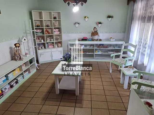 Casa 4 quartos e 4 banheiros, à venda, no bairro Uvaranas em Ponta Grossa