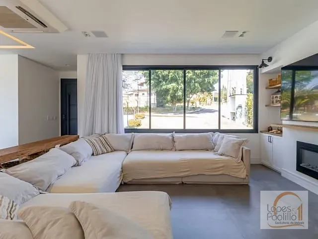 Casa com 1000m² 3 quartos e 5 banheiros, à venda, no bairro Fazenda Santana I em Atibaia