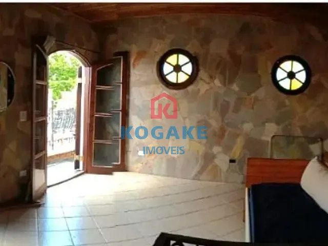 Casa 3 quartos e 2 banheiros, à venda, no bairro Jardim Oriente em São José dos Campos