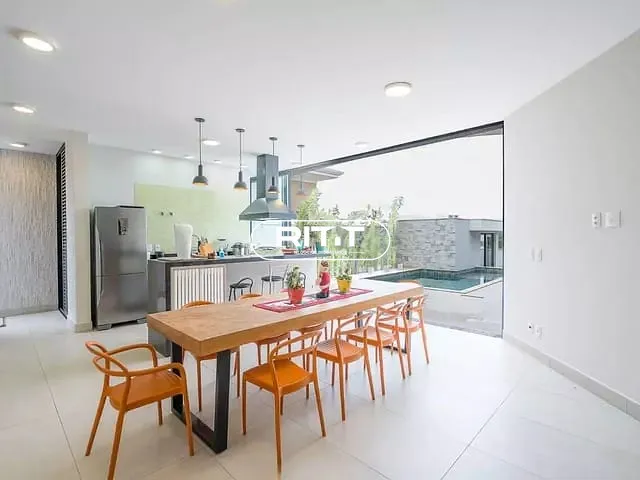 Casa com 500m² 3 quartos e 5 banheiros, à venda, no bairro Chácaras Silvania em Valinhos