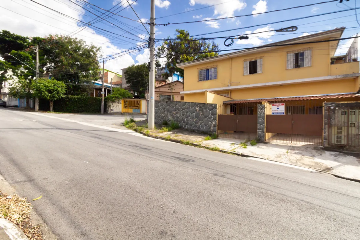 Casa para venda em Jardim Marisa com 5 quartos, 180m²