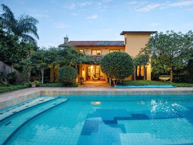 Casa com 1000m² 3 quartos e 5 banheiros, à venda, no bairro Residencial Euroville em Carapicuíba