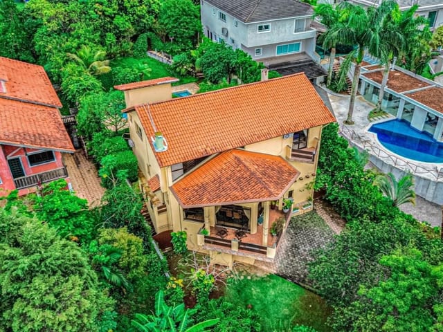 Casa com 1000m² 3 quartos e 5 banheiros, à venda, no bairro Residencial Euroville em Carapicuíba