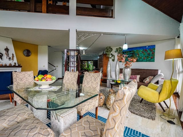 Casa com 1000m² 3 quartos e 5 banheiros, à venda, no bairro Residencial Euroville em Carapicuíba