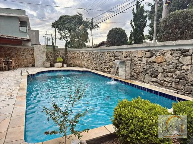 Casa com 400m² 3 quartos e 3 banheiros, à venda ou para alugar, no bairro Retiro das Fontes em Atibaia