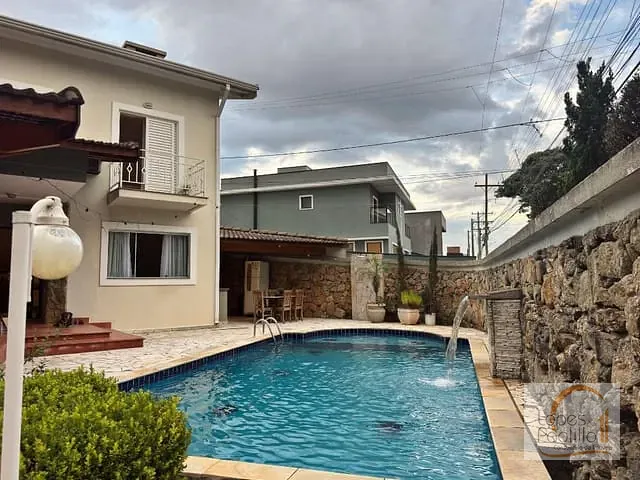 Casa com 400m² 3 quartos e 3 banheiros, à venda ou para alugar, no bairro Retiro das Fontes em Atibaia