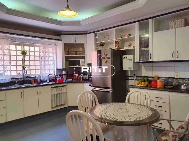 Casa com 360m² 4 quartos e 1 banheiro, à venda, no bairro Jardim das Paineiras em Campinas