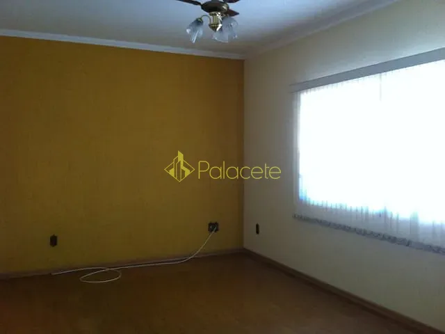 Casa com 300m² 3 quartos e 2 banheiros, à venda, no bairro Vila Rica em Pindamonhangaba