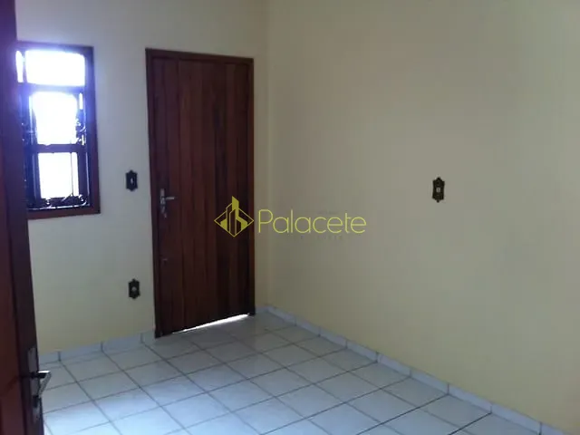Casa com 300m² 3 quartos e 2 banheiros, à venda, no bairro Vila Rica em Pindamonhangaba