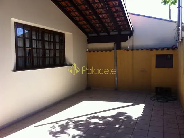 Casa com 300m² 3 quartos e 2 banheiros, à venda, no bairro Vila Rica em Pindamonhangaba