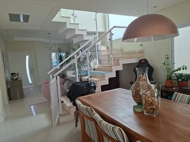 Casa 4 quartos e 2 banheiros, à venda, no bairro Urbanova em São José dos Campos