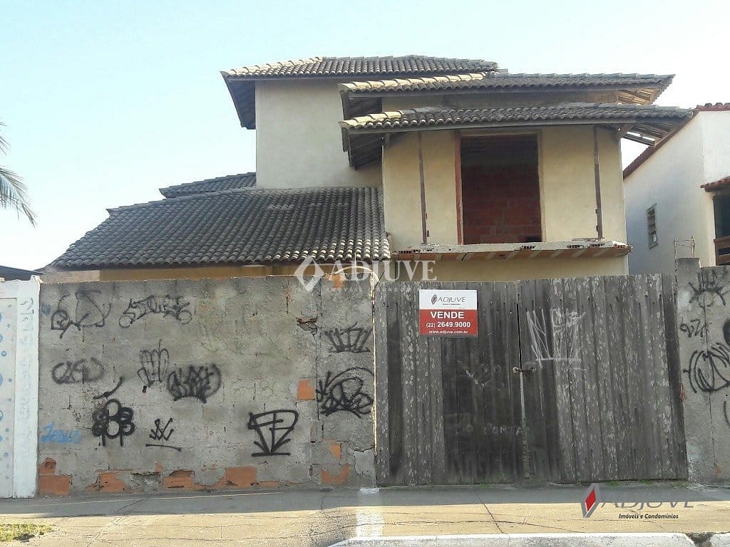 Casa à venda com 4 quartos, 200m² - Foto 1