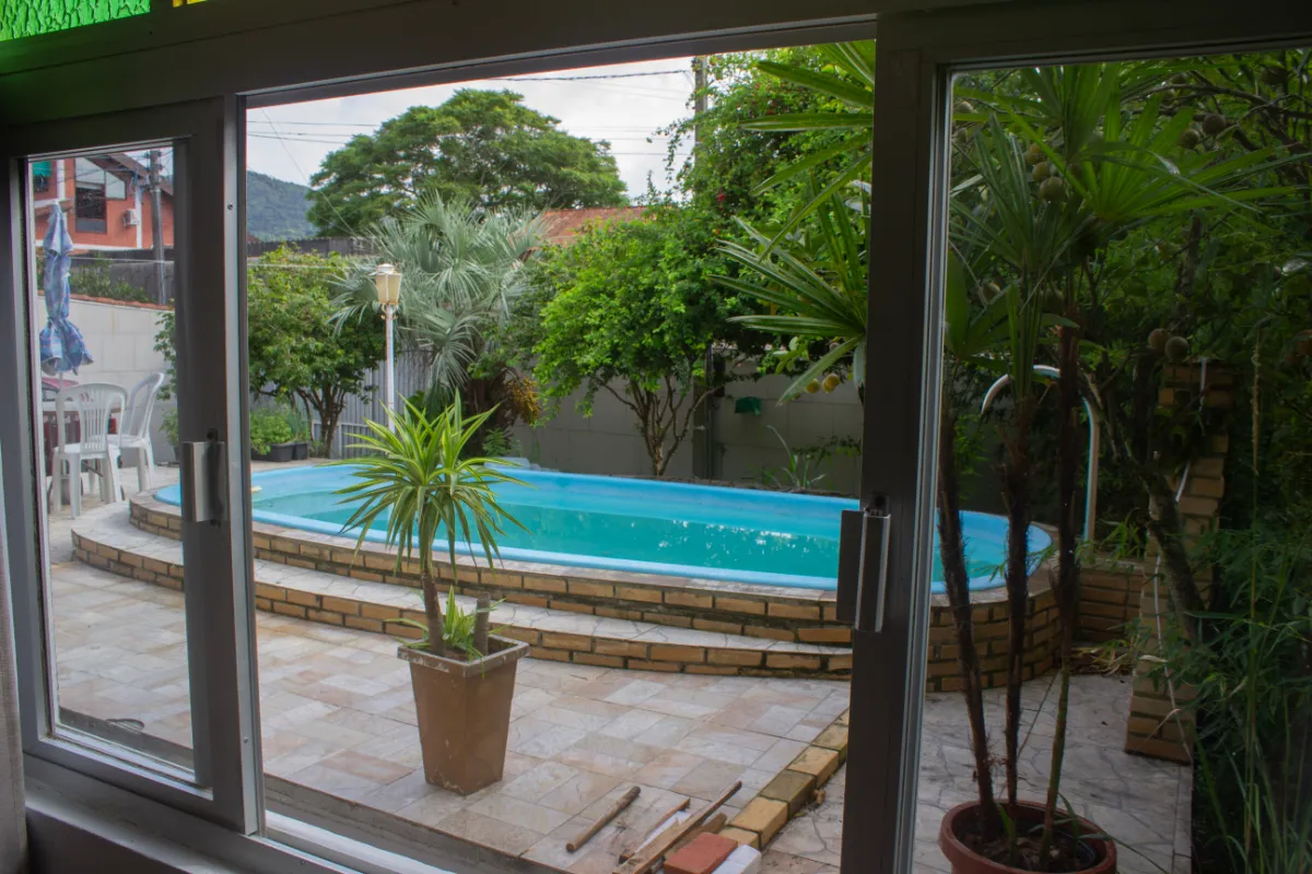 Casa para venda em Rio Tavares com 5 quartos, sendo 1 suíte, 228m²