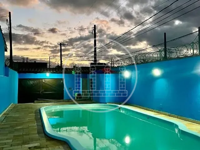 Casa com 125m² 2 quartos e 2 banheiros, à venda, no bairro Balneário Itaguaí em Mongaguá